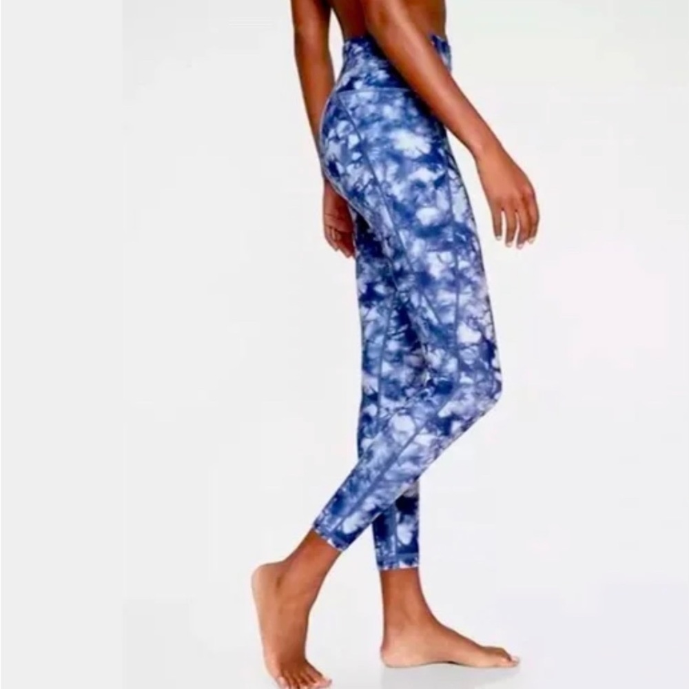 EUC Athleta 7/8 Tight!! Blue/White Tie Dye! 💙🤍